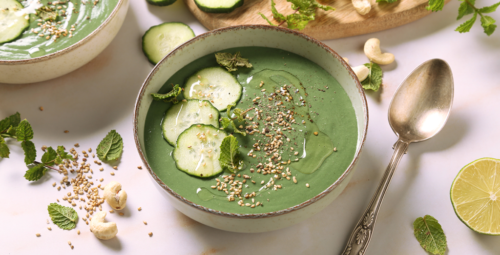 Recipe cucumber cream with fresh spirulina
