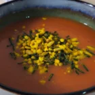 gazpacho con condimento dukkah con espirulina